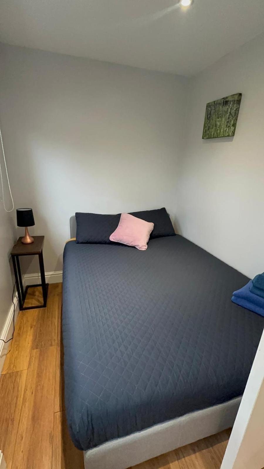 2 Bedroom Apartment Chiswick Park Tube Station London Exterior photo
